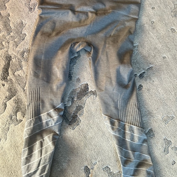 Blanqi maternity leggings size small. Grey. - Picture 5 of 6